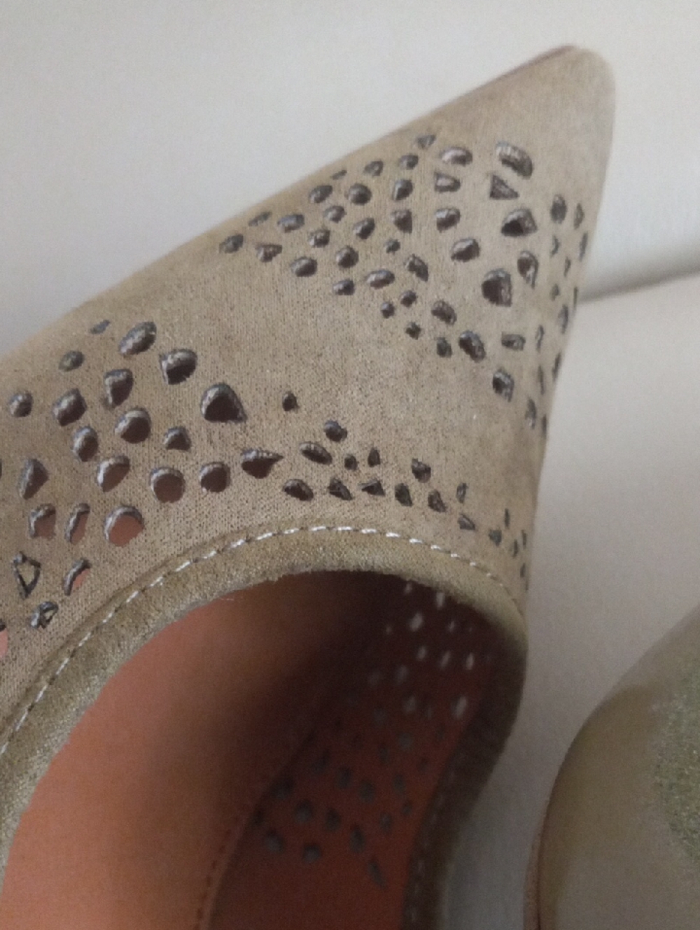 Cape Robbin Women's Olive Green Laser-Cut Pointed Toe Pumps Size 9M - Picture 12 of 17